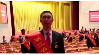 禮贊！省勞模應(yīng)炎鑫在人民大會(huì)堂接受表彰